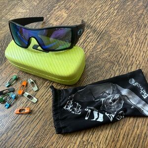 OAKLEY BatWolf sunglasses Like New with 5 sets of “O’s” and both soft/hard case
